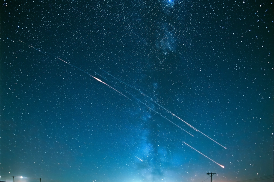 Are Comets the Cosmic Messengers of Alien Civilizations?